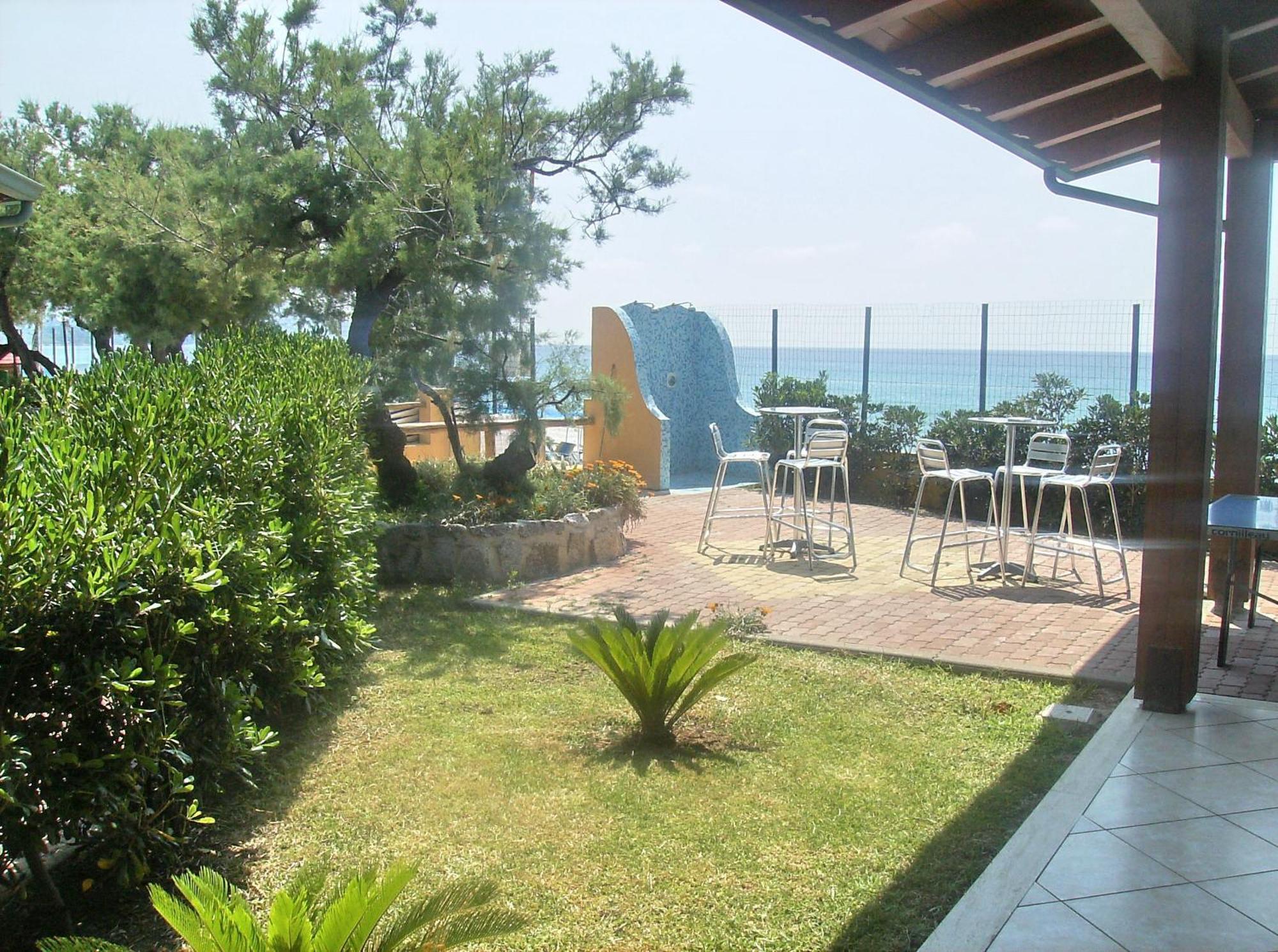 Hotel Residence Riviera Calabra Zambrone Exterior photo