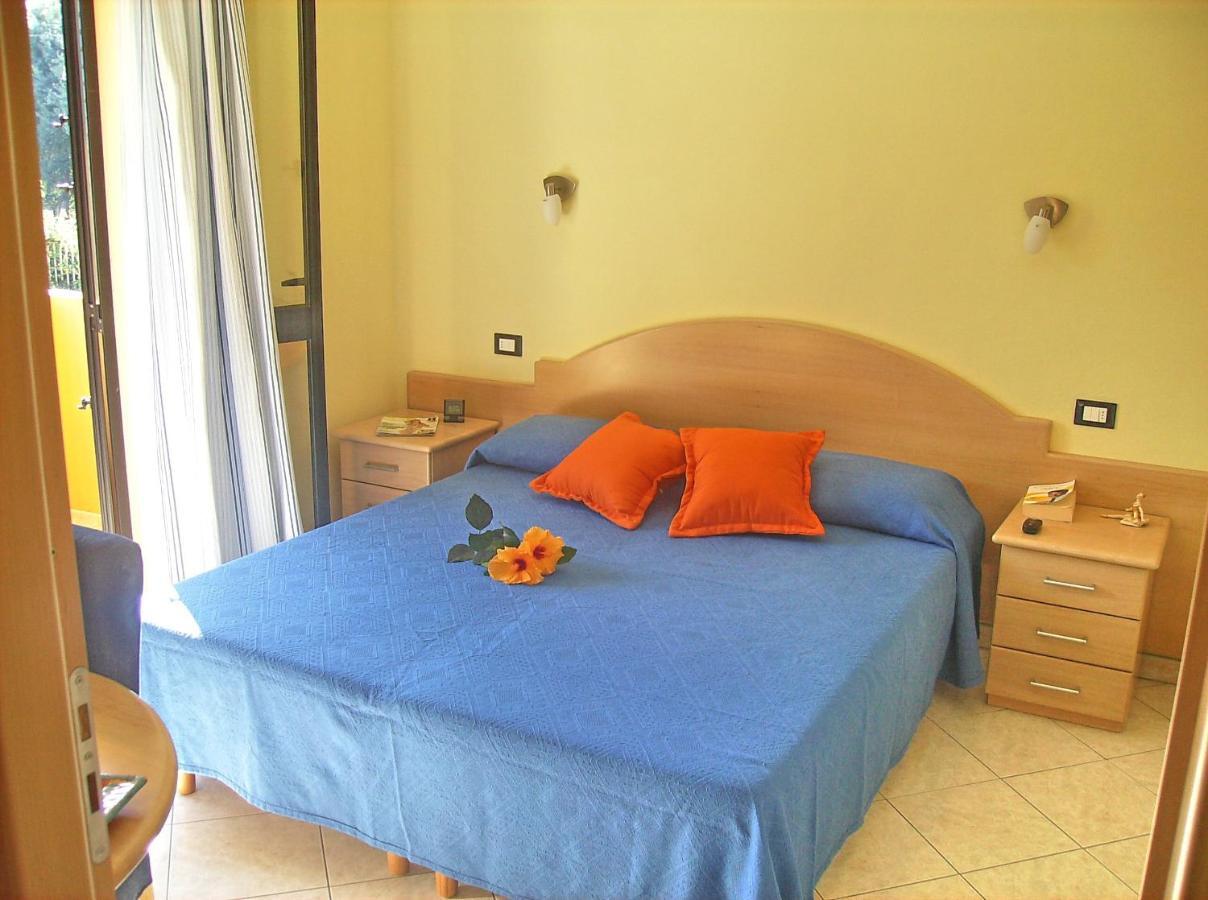 Hotel Residence Riviera Calabra Zambrone Room photo